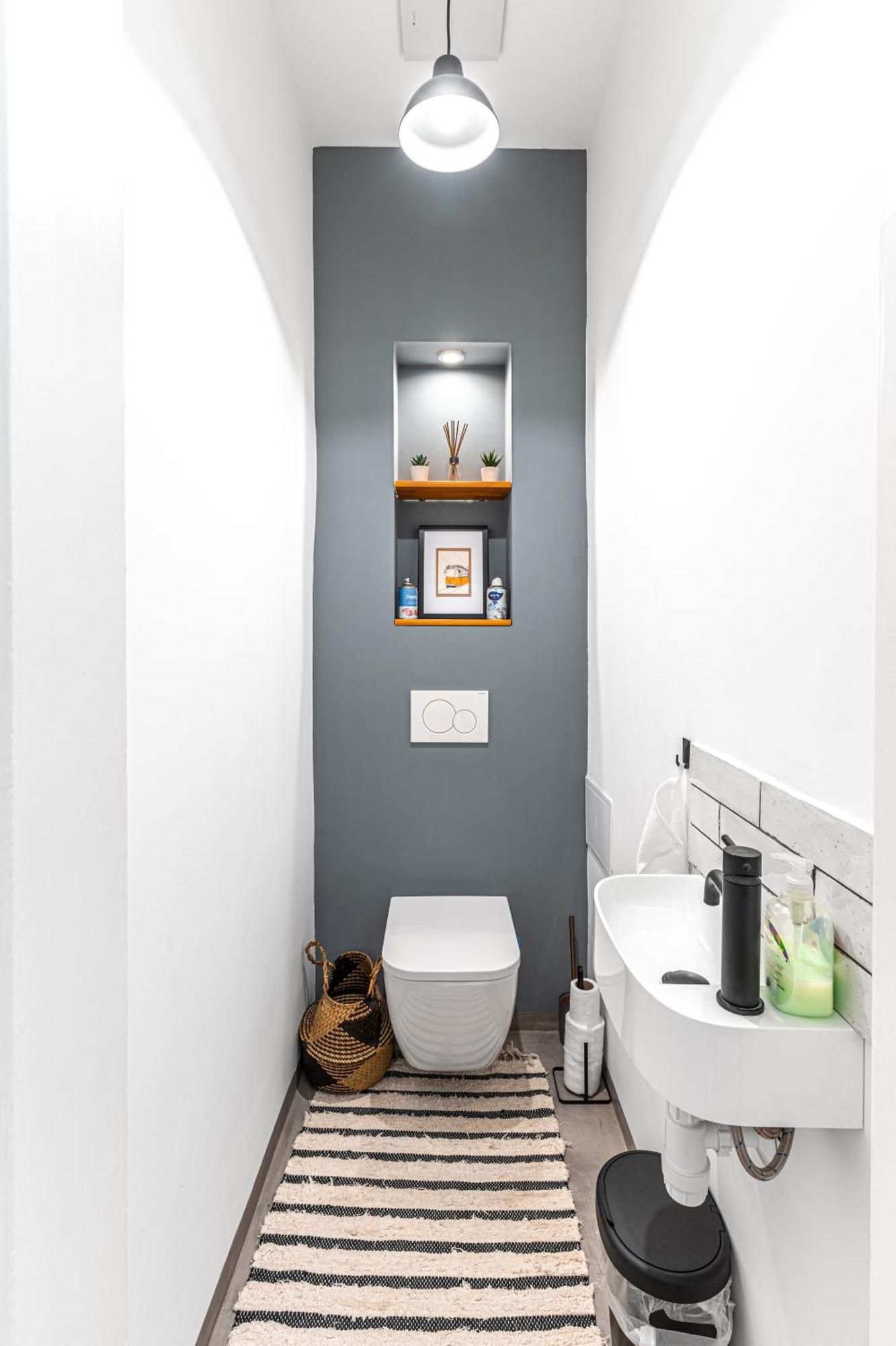 Eclectic Downtown On Kiraly Street, Calm And Apartamento
