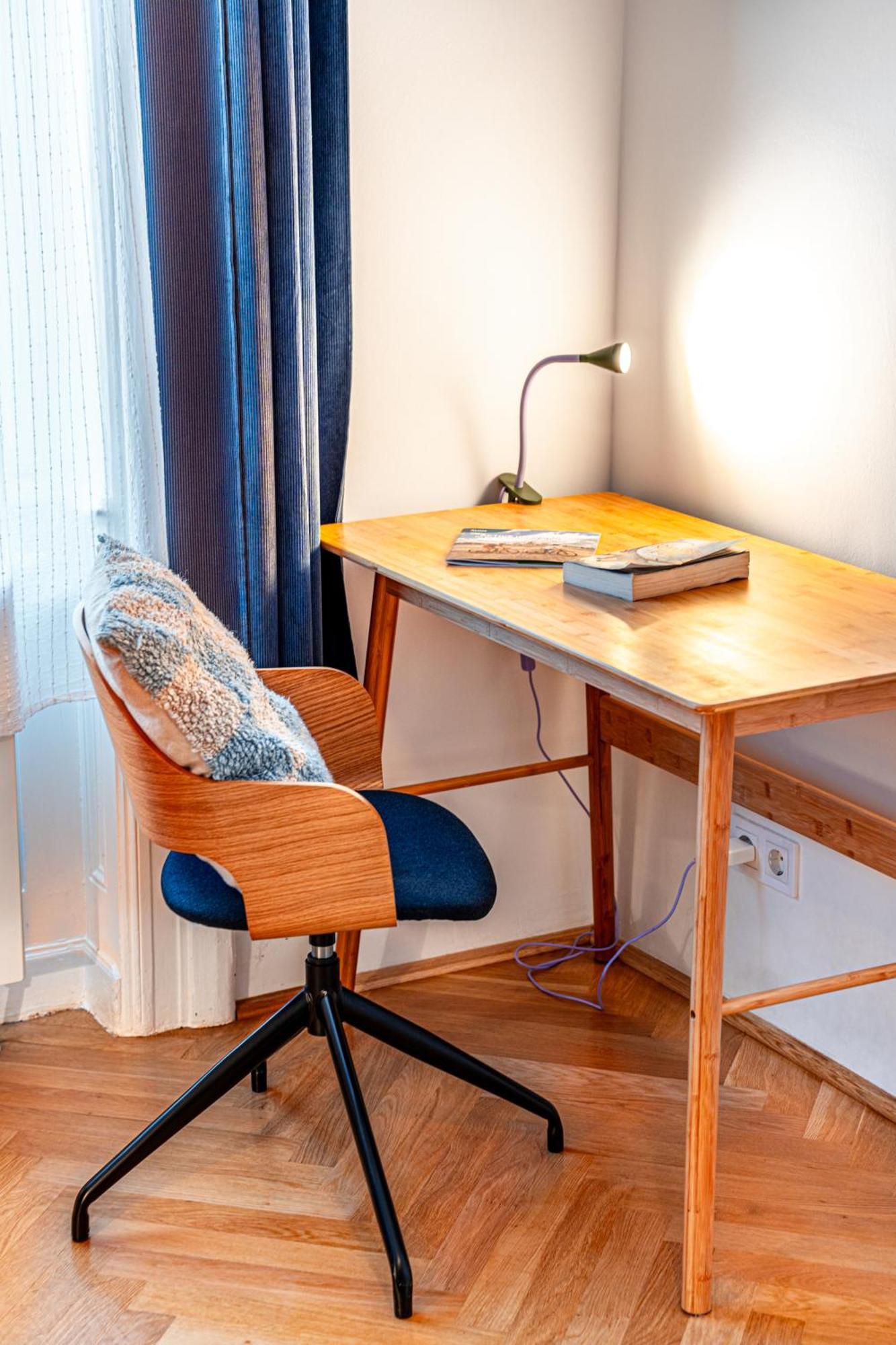 Eclectic Downtown On Kiraly Street, Calm And Apartamento Budapest